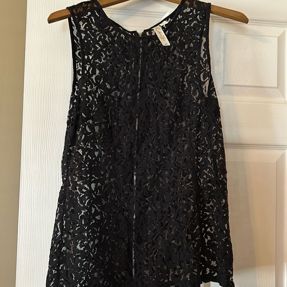 Beautiful full lace sleeveless tank